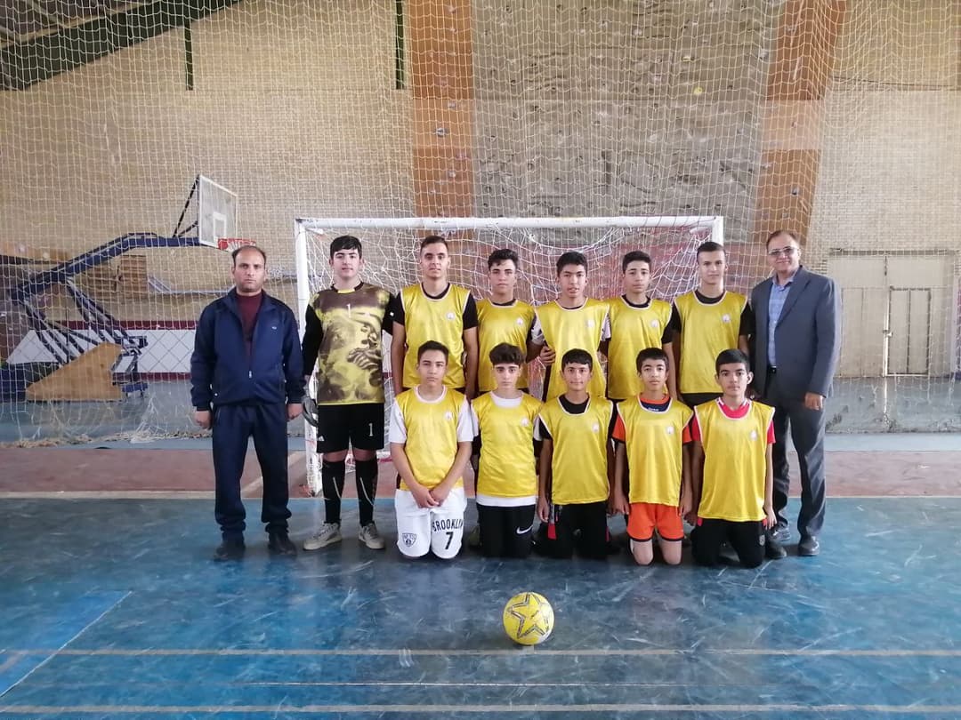 ساعت تربیت بدنی در سالن ورزشی